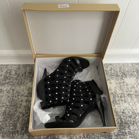 MICHAEL Michael Kors Shoes - MICHAEL KORS- Sherry open toe black leather heels. Size 9